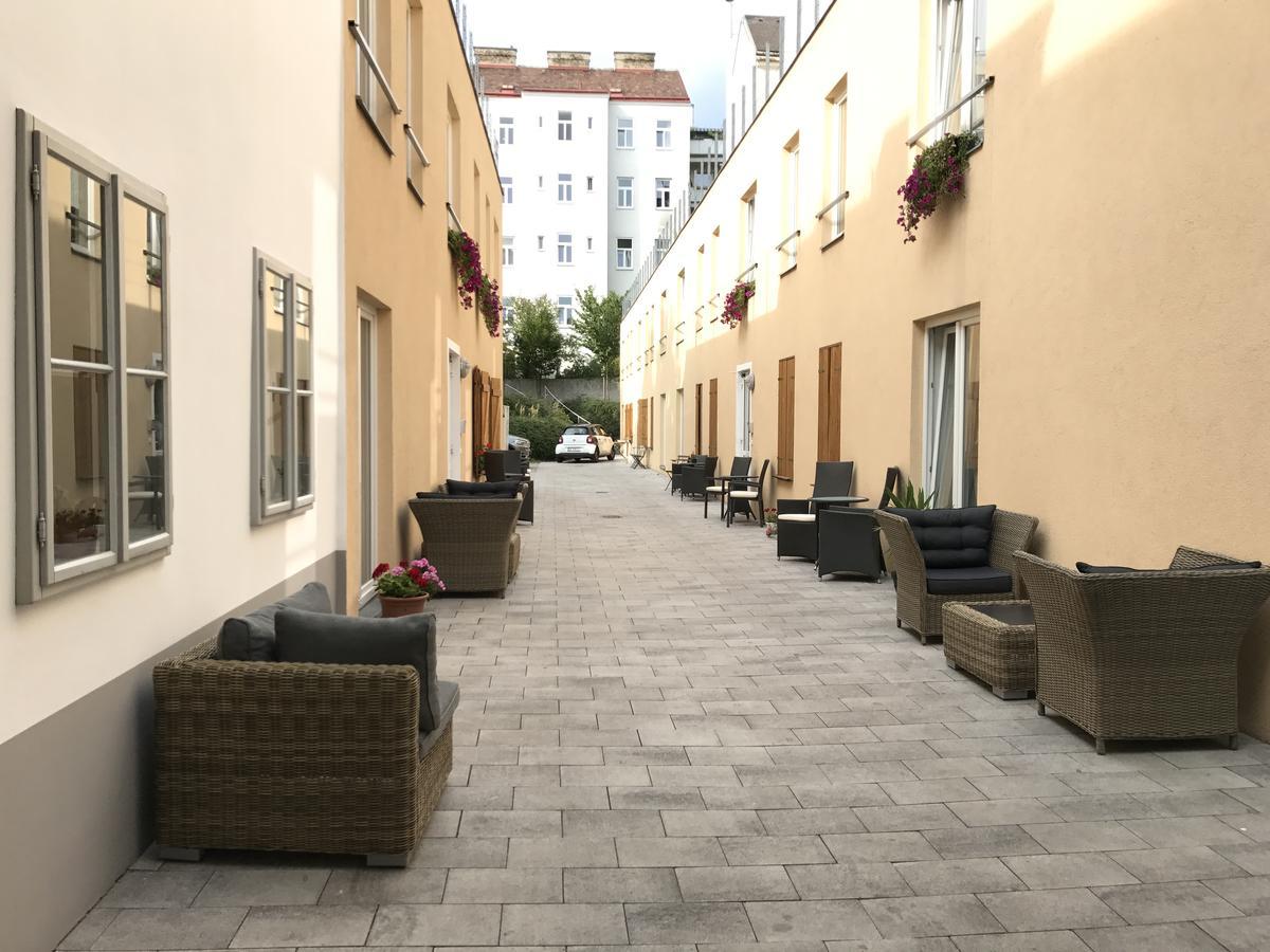 Boutique Hostel Zum Goldenen Kegel Виена Екстериор снимка