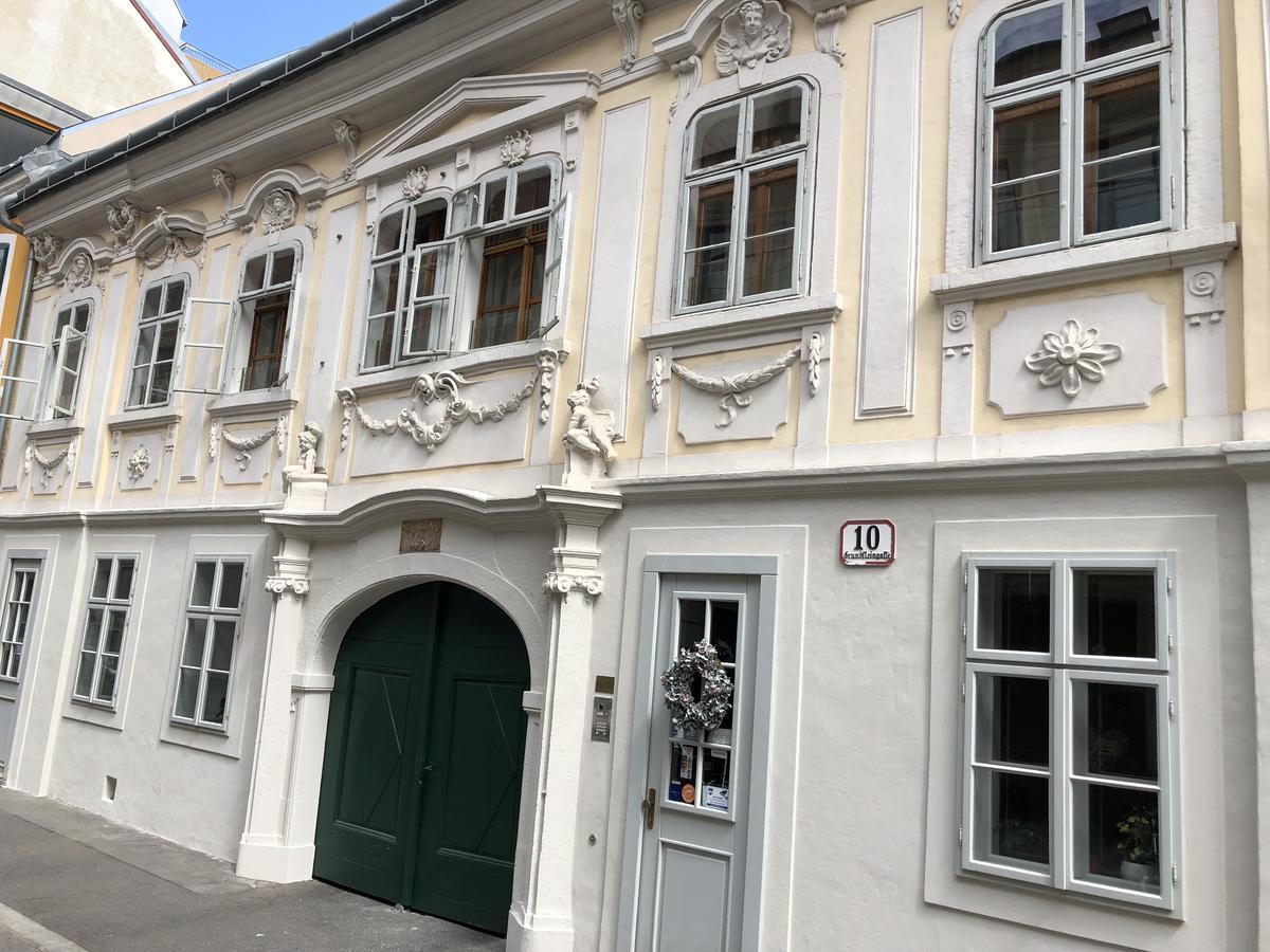 Boutique Hostel Zum Goldenen Kegel Виена Екстериор снимка