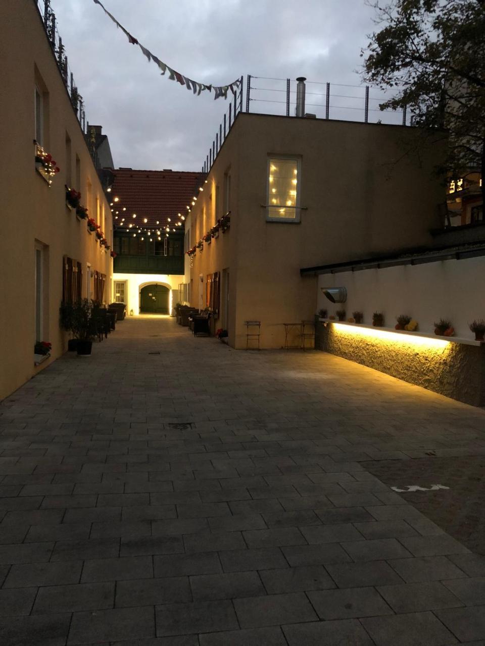 Boutique Hostel Zum Goldenen Kegel Виена Екстериор снимка
