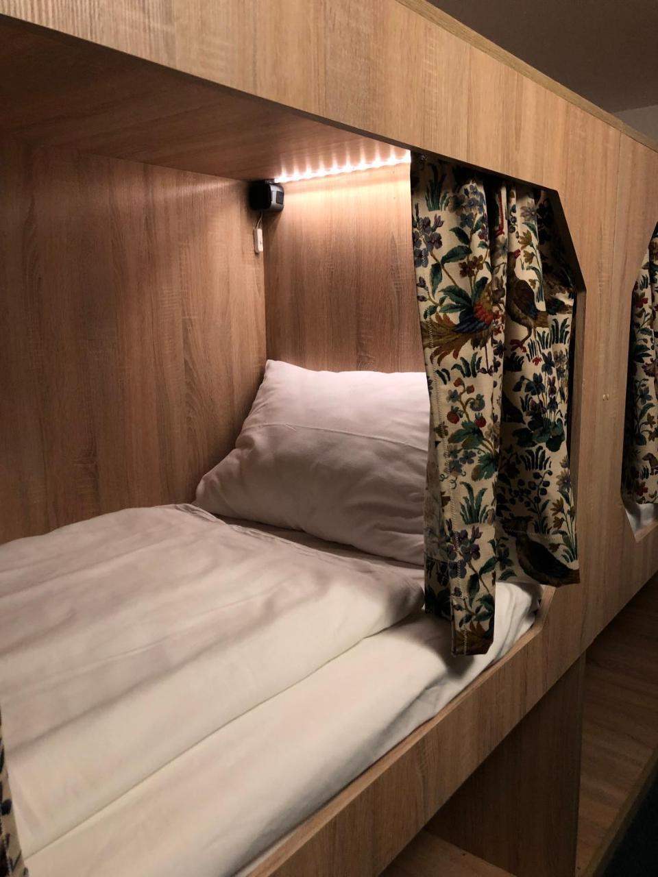 Boutique Hostel Zum Goldenen Kegel Виена Екстериор снимка
